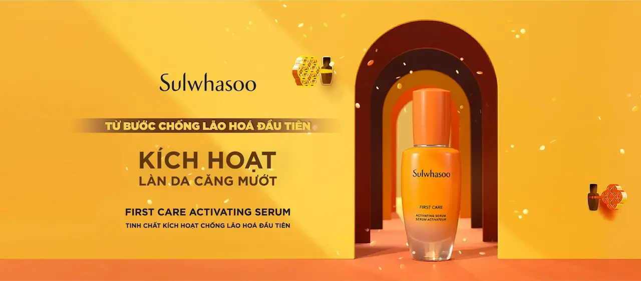 Sulwhasoo Với Set Quà Holidays Được Bọc Cẩn Thận Trong Lớp Vải Lụa Màu Hổ Phách Ấm Áp, Kèm 1 Lá Thư Tay Sẽ Thay Bạn Thể Hiện Tình Yêu Thương Sâu Sắc Đến Những Người Thân Của Mình.